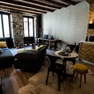 Un Lieu Unique Le Gold Et Le Cocon Annecy