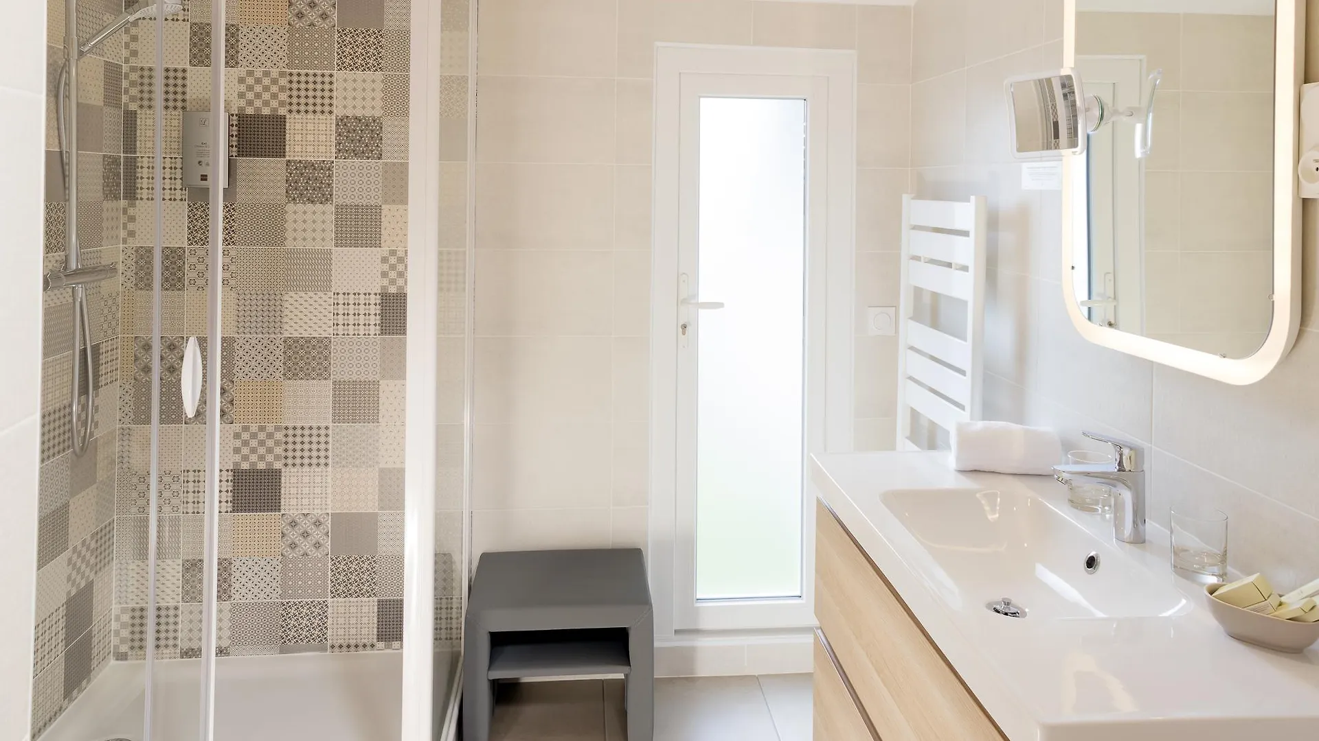 Contact Hotels Le Savigny & Spa Blace