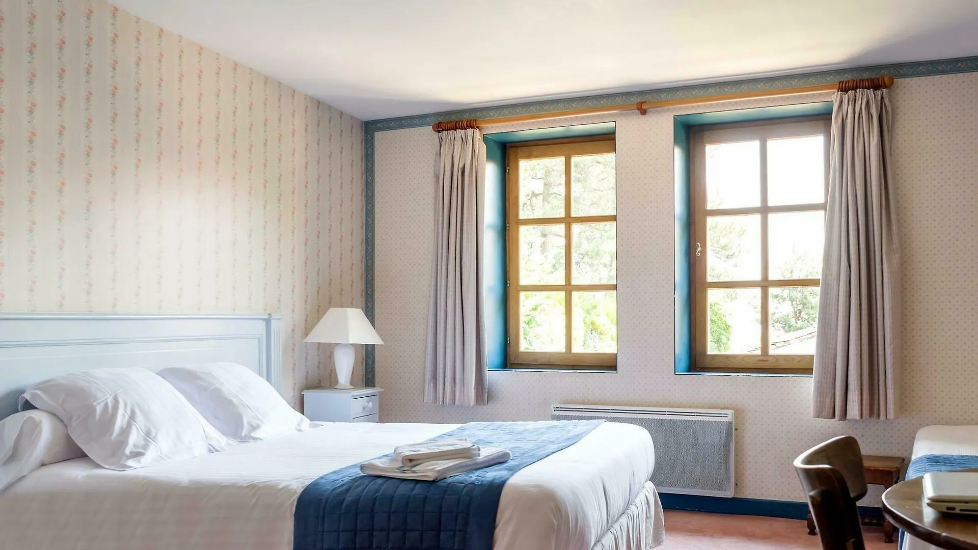 Contact Hotels Le Savigny & Spa Blace